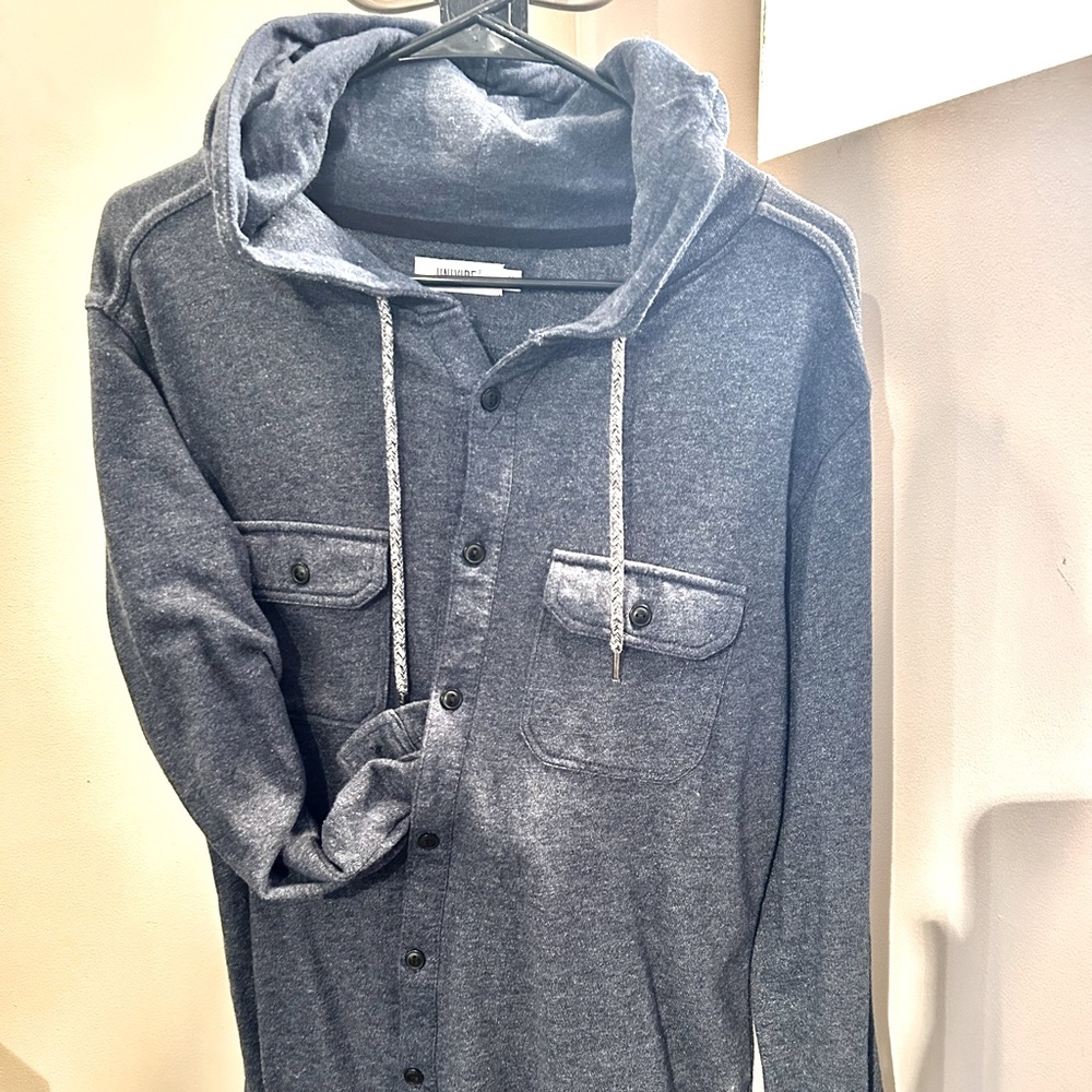 Men’s casual sweatshirt button up.